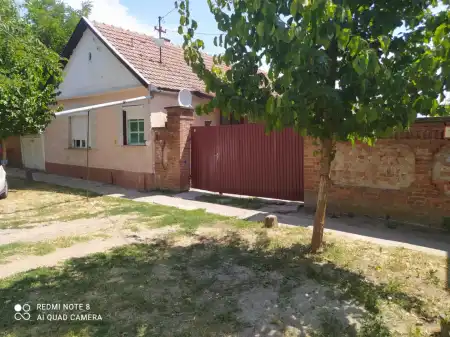 Eladó családi ház, Mezőgyán 1+3 szoba 80 m² 8 M Ft