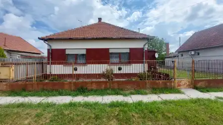 Eladó családi ház, Sarkad 2 szoba 73 m² 12 M Ft