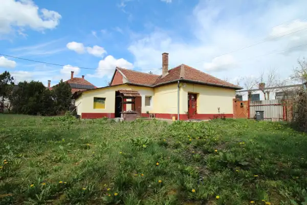 Eladó családi ház, Sarkad 2 szoba 75 m² 8.49 M Ft