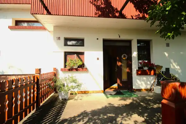 Eladó családi ház, Sarkad 6 szoba 220 m² 60 M Ft