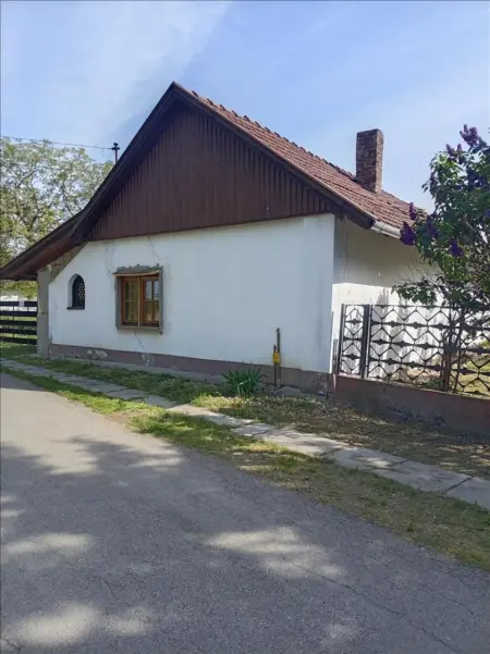 Eladó családi ház, Vésztő 1 szoba 70 m² 6.5 M Ft