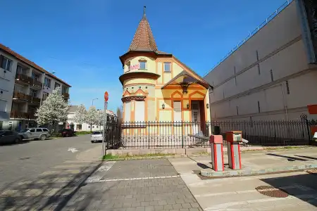 Eladó irodaház, Békéscsaba 1 szoba 443 m² 299 M Ft
