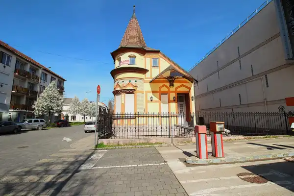 Eladó irodaház, Békéscsaba 1 szoba 443 m² 299 M Ft
