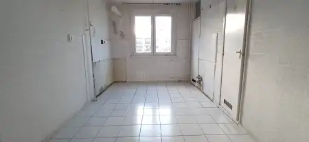 Eladó panellakás, Gyula 1+2 szoba 60 m² 28.5 M Ft