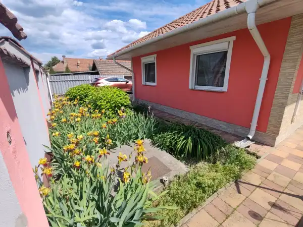 Eladó újszerű családi ház, Békéscsaba 2 szoba 127 m² 76.5 M Ft