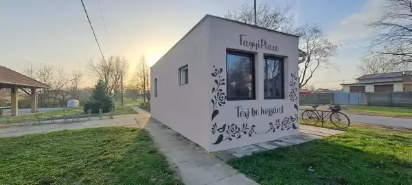 Eladó üzlethelyiség utcai bejáratos, Lőkösháza 28 m² 4.4 M Ft